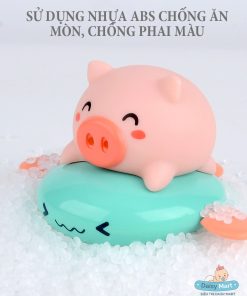 Heo con chèo thuyền phun nước