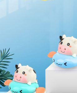 Bò sữa chèo thuyền phun nước