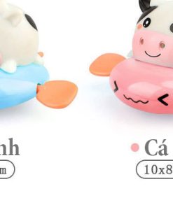 Bò sữa chèo thuyền phun nước