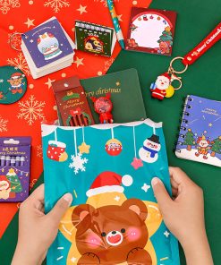 Túi mù dụng cụ học tập noel với nhiều bất ngờ