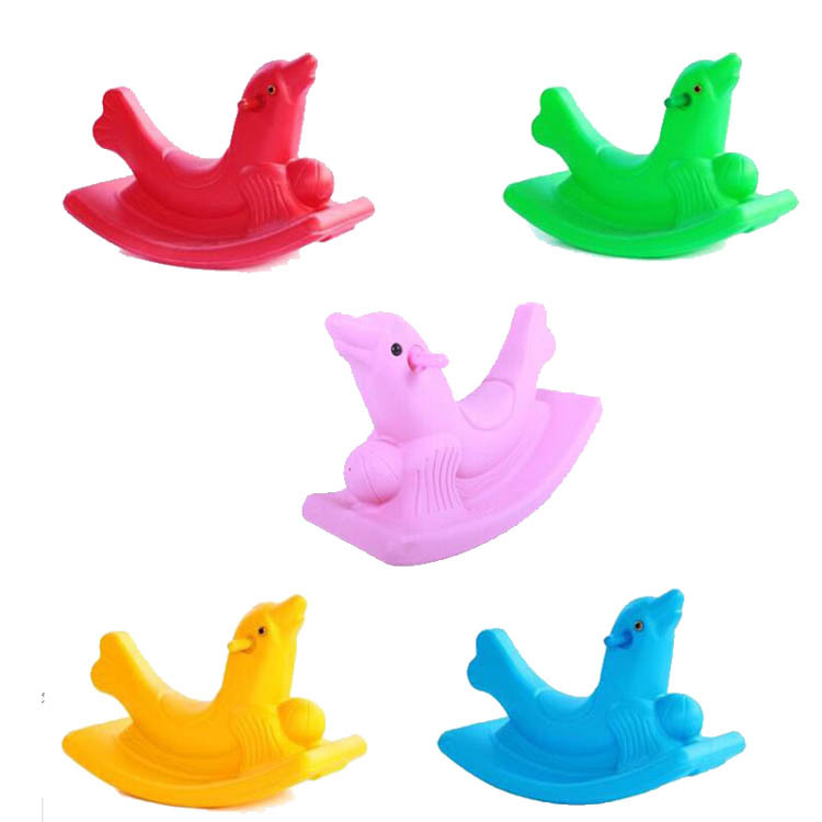Bập bênh cá heo nhựa nguyên khối (3)